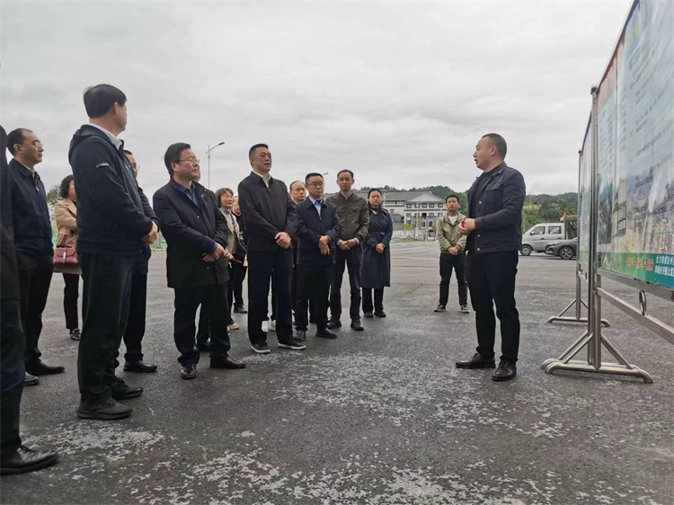 自貢市人大常委會副主任、民建自貢市委主委王孝謙一行考察四川供銷西南冷鏈物流基地